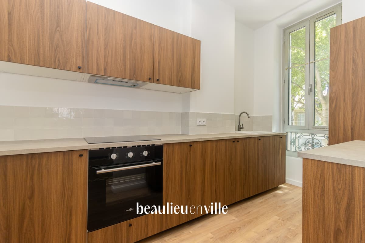 13006 - CHAVE - T2 meublé et rénové - 940€ - 3