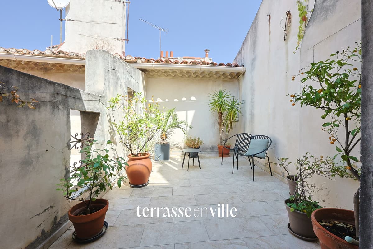 EXCLUSIVITE - VIEUX-PORT / HÔTEL DE VILLE - DERNIER ETAGE - T2 - 55m2 - TERRASSE - 290 000€