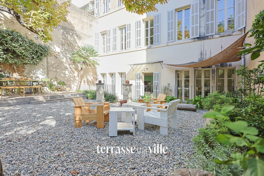 VAUBAN 269 M2 D’EXCEPTION, L’ESPRIT HÔTEL PARTICULIER AVEC JARDIN