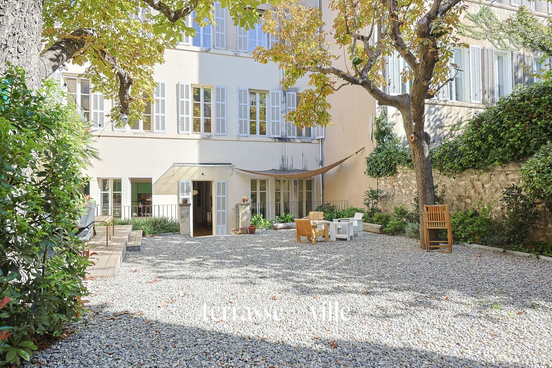 VAUBAN 269 M2 D’EXCEPTION, L’ESPRIT HÔTEL PARTICULIER AVEC JARDIN
