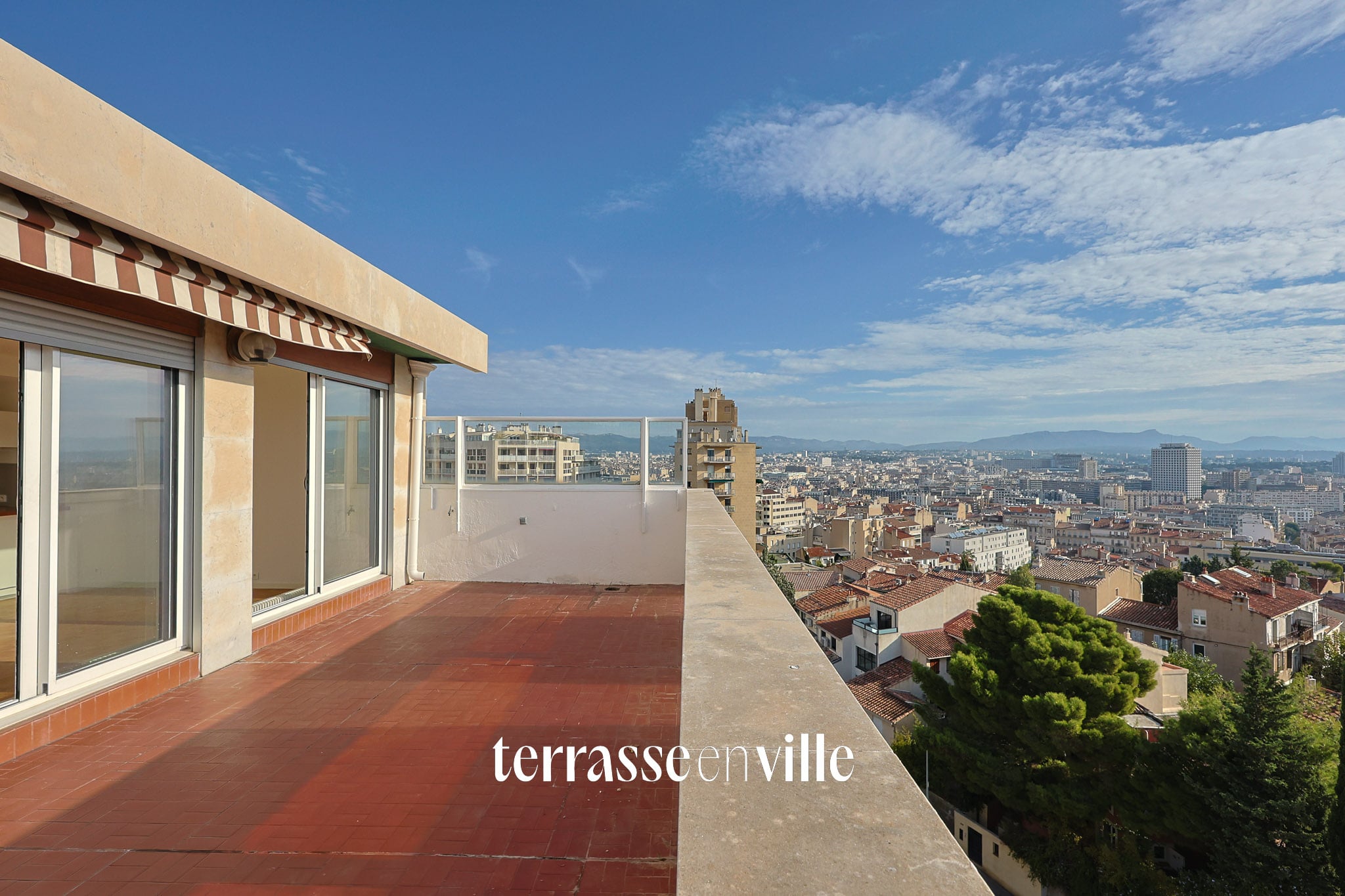 EXCLUSIVITE - VAUBAN / HAUT BRETEUIL T3 - 66m2 - TERRASSE - VUE - BOX EN SUS - 450 000€