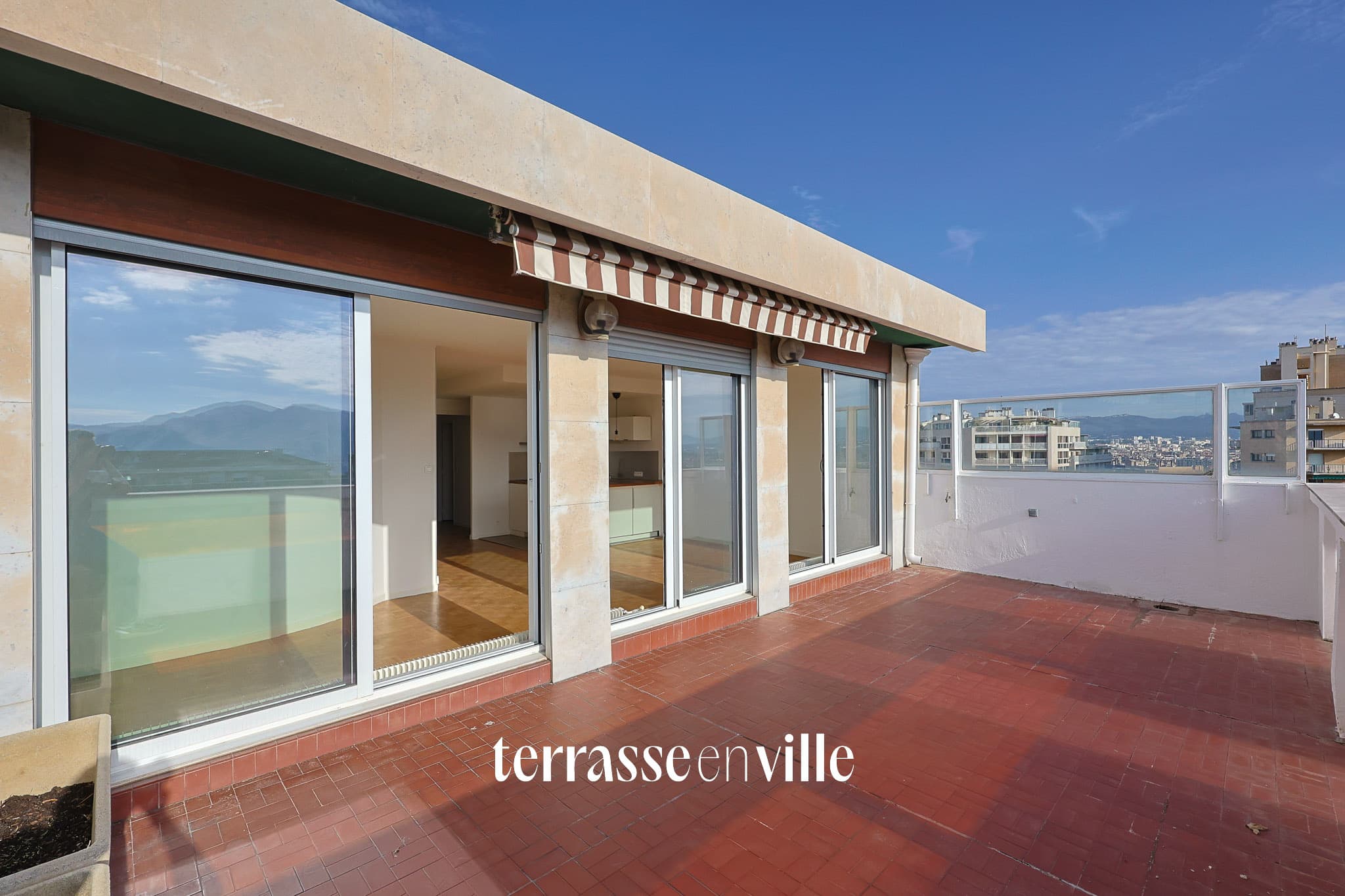 EXCLUSIVITE - VAUBAN / HAUT BRETEUIL T3 - 66m2 - TERRASSE - VUE - BOX EN SUS - 450 000€ - 3