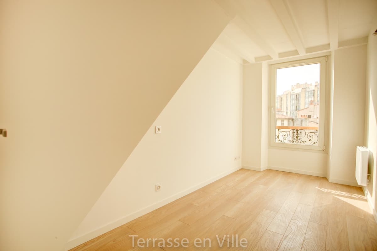 13006, Castellane, T3 Duplex / 981 € - 2