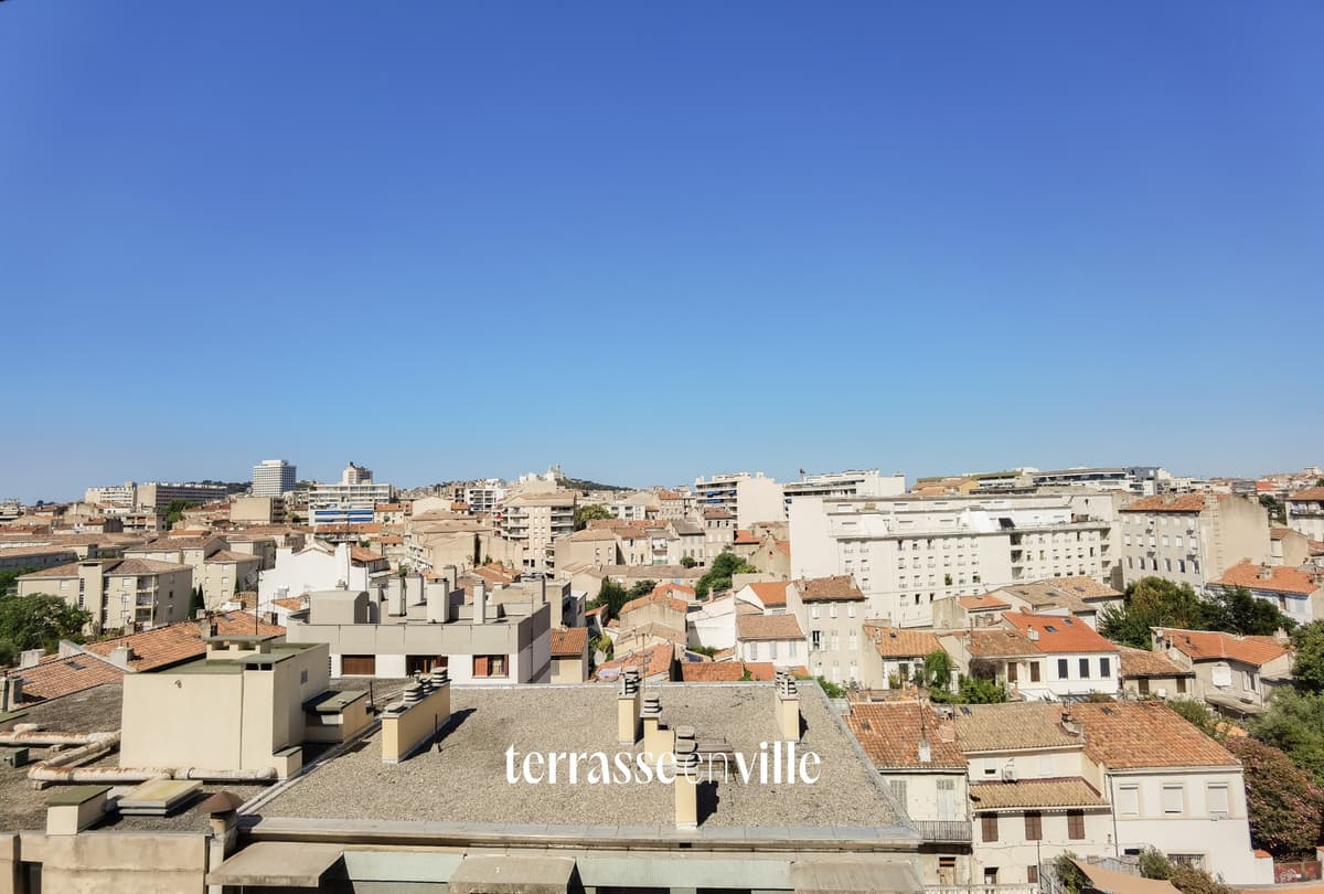 13005 - BAILLE - T2 meublé et rénové - 850€ - 3
