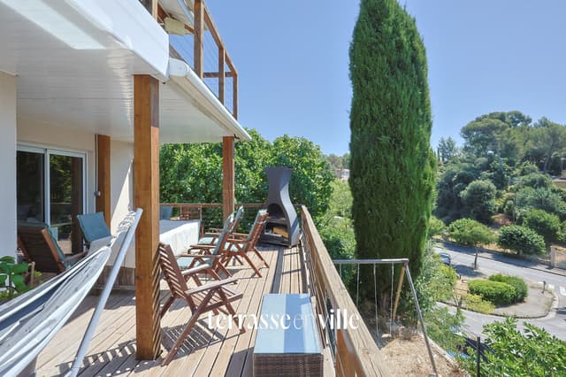 Les Trois-Lucs - 13012 - Maison contemporaine - 10 pièces - 290 m2 - Terrain 1 200 m2 - Piscine - 850 000€