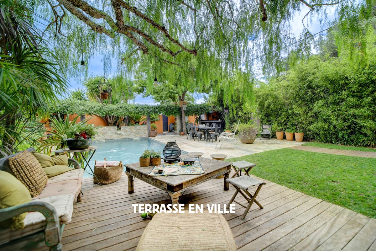 MARSEILLE 12è - SPLENDIDE BATISSE DU XIXè - 260M2 - JARDIN 700M2 - PISCINE - 1 690 000€ - 1