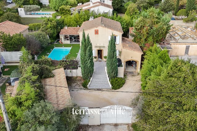 ALLAUCH - BASTIDE PROVENÇALE - 160 M2 - JARDIN - PISCINE - GARAGE - 750 000 €
