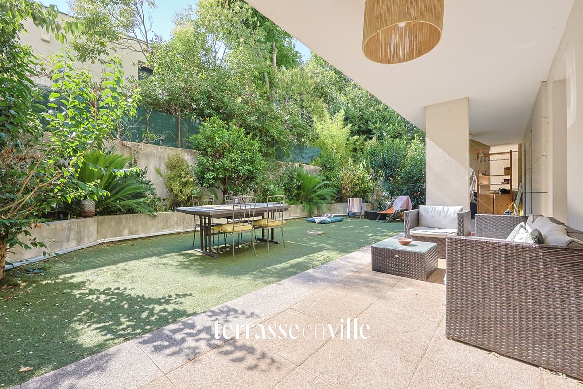 EXCLUSIVITE - CARRE D’OR - T3 - 72 M2 - JARDIN - 93 M2 - BOX - 420 000 €