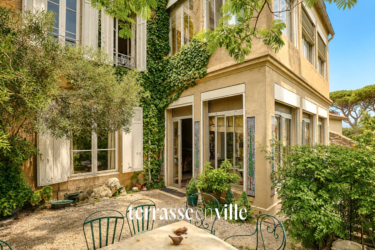 ROUCAS BLANC MAISON VUE MER TERRASSES JARDIN - GARAGE - 2 400 000€ - 3