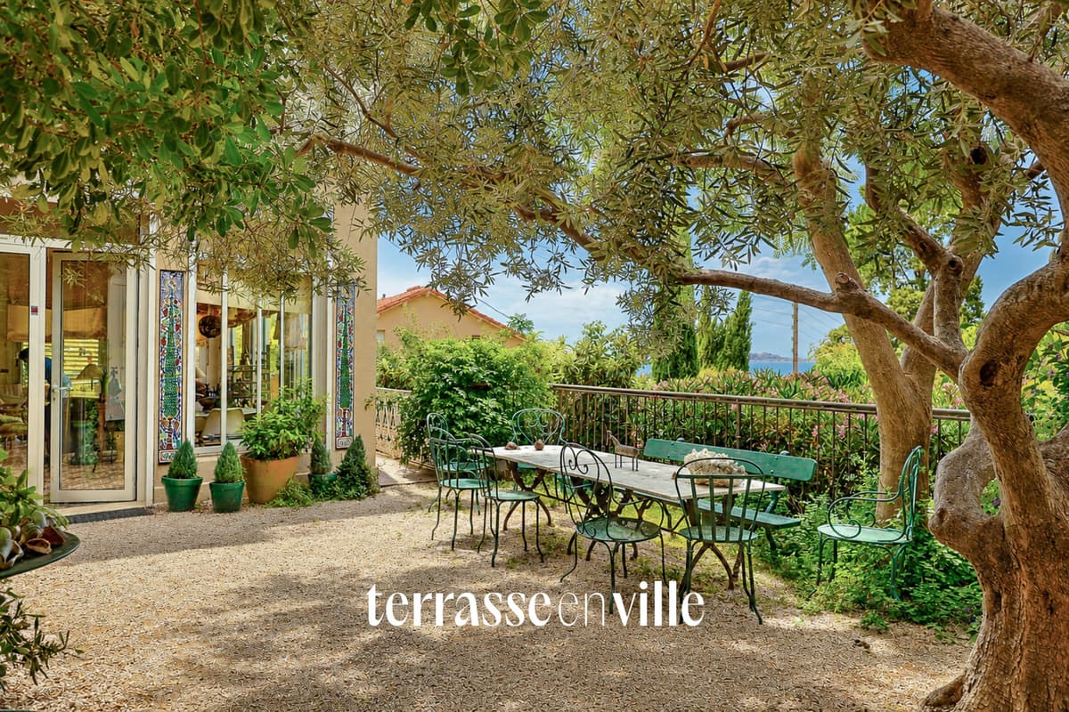 ROUCAS BLANC MAISON VUE MER TERRASSES JARDIN - GARAGE - 2 400 000€ - 2