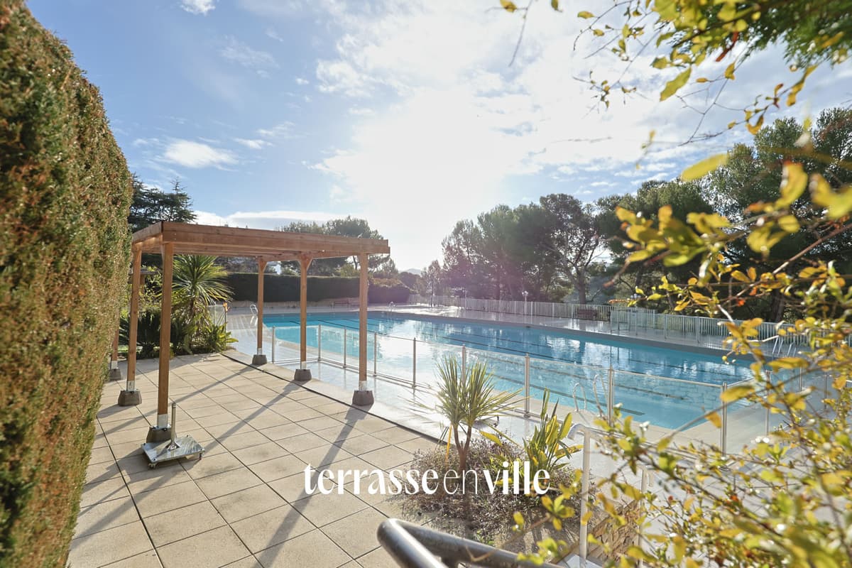 EXCLUSIVITE - CARRE D’OR - SUPER CADENELLE - T3 - 91m2 - TERRASSE - 450 000€