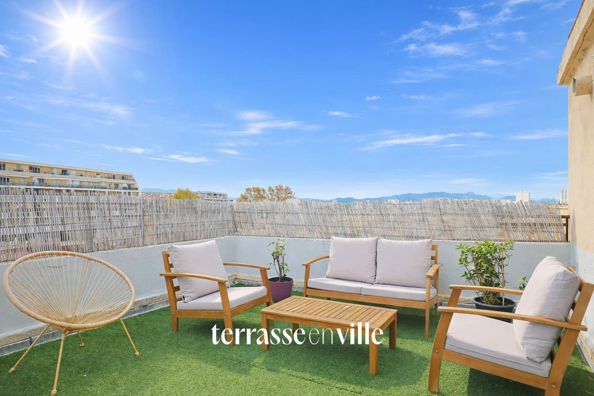 PONT DE VIVAUX / SAINTE-MARGUERITE APPARTEMENT T3 DERNIER ÉTAGE 68 m2 TERRASSES 70 m2 259 000 € - 2