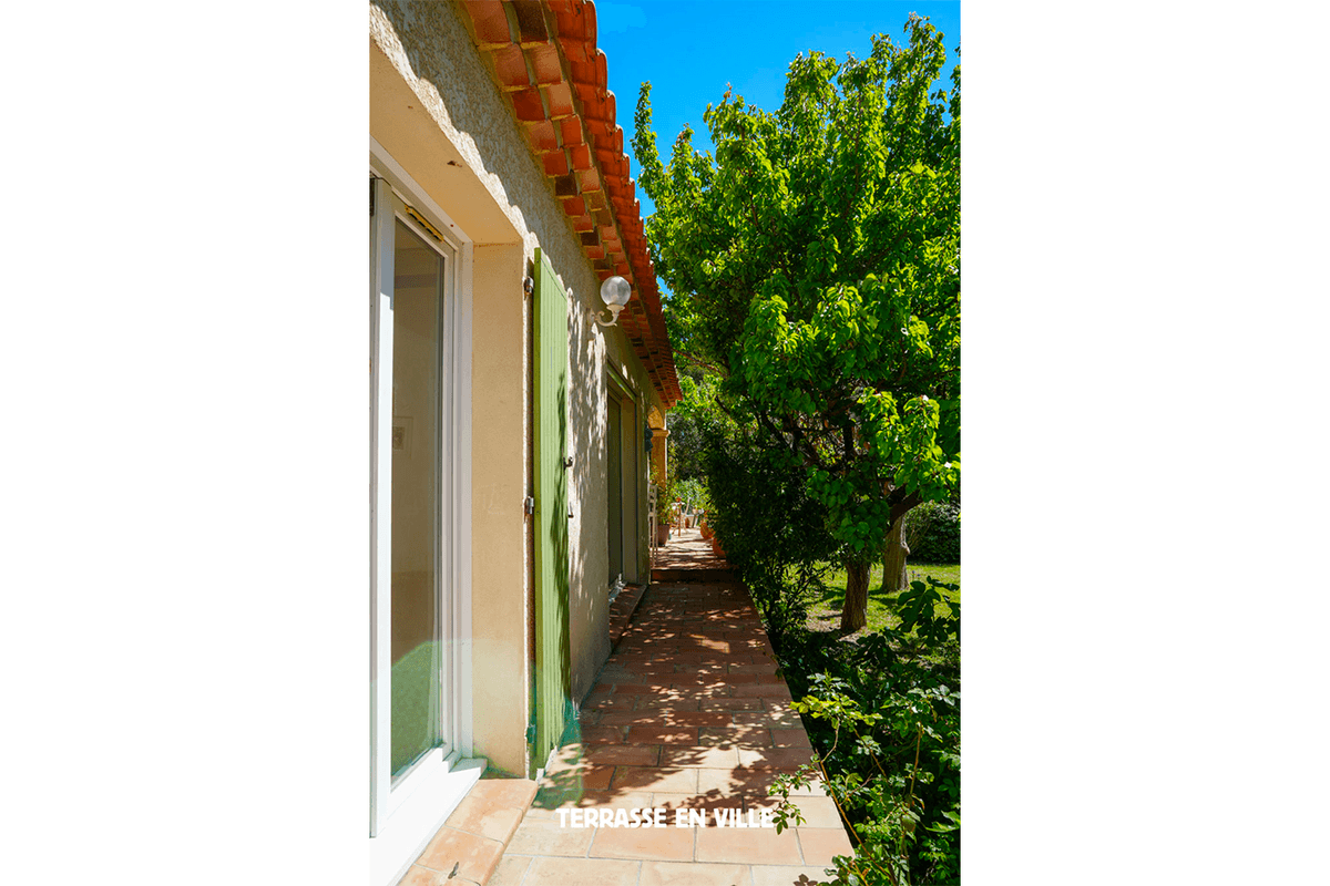 LA COTE BLEUE -- MAISON - JARDIN - DÉPENDANCE - DOUBLE GARAGE - 695 000€ - 2