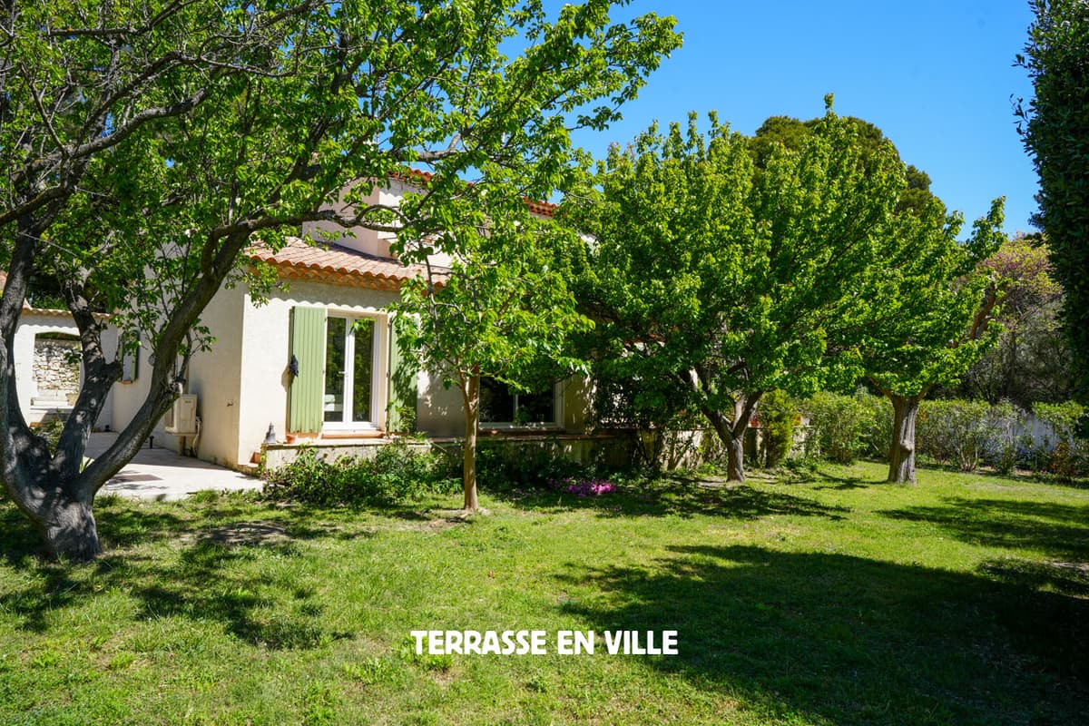 LA COTE BLEUE -- MAISON - JARDIN - DÉPENDANCE - DOUBLE GARAGE - 695 000€