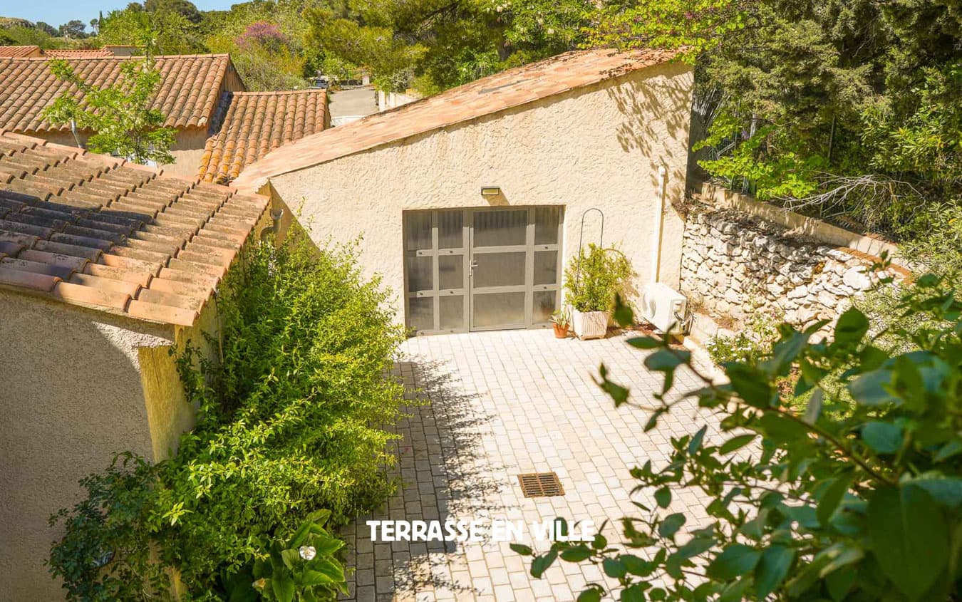LA COTE BLEUE -- MAISON - JARDIN - DÉPENDANCE - DOUBLE GARAGE - 695 000€ - 4