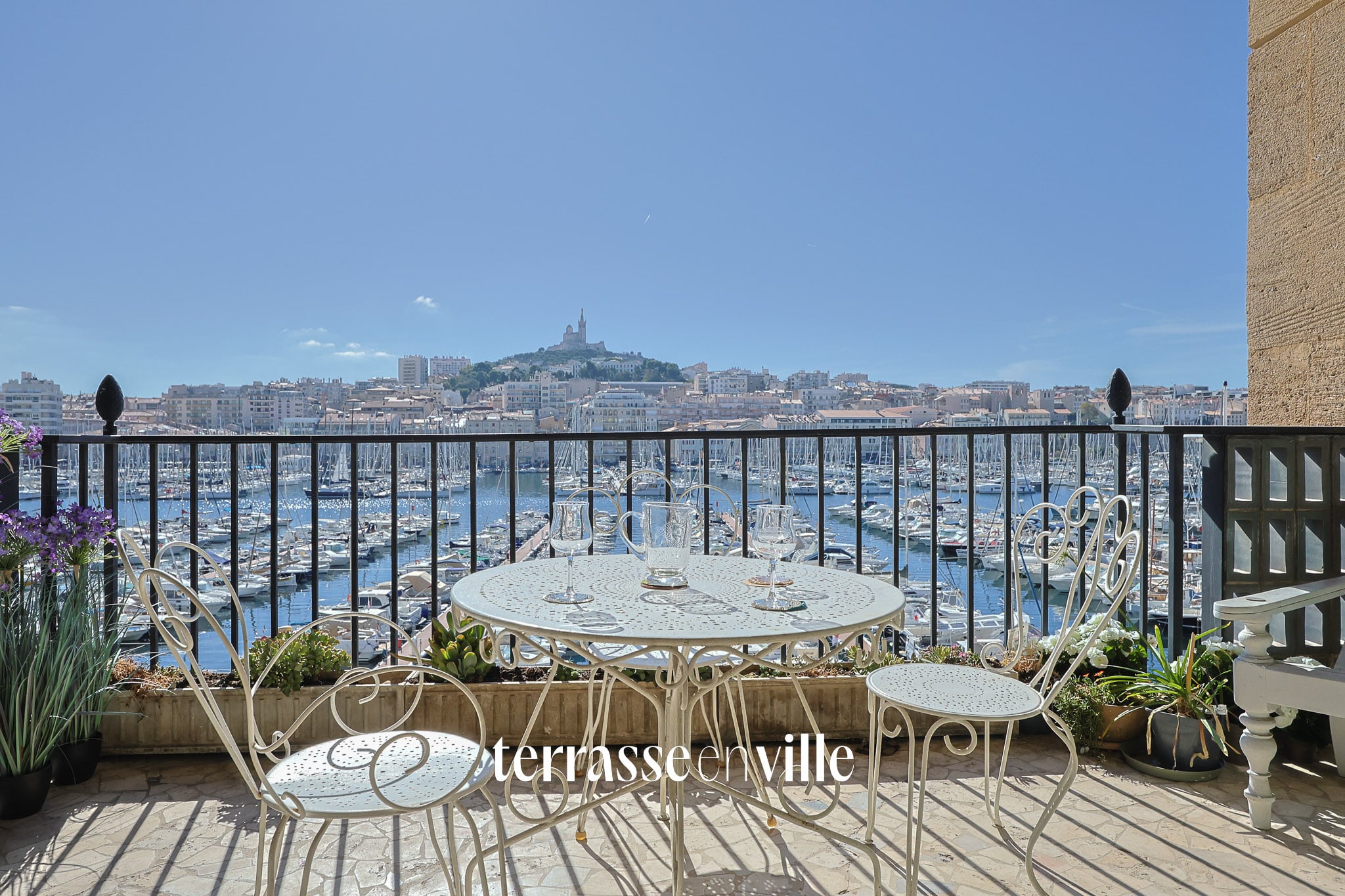 VIEUX PORT T4 150 M2 - TERRASSE - VUE NOTRE DAME DE LA GARDE - 1 550 000 €