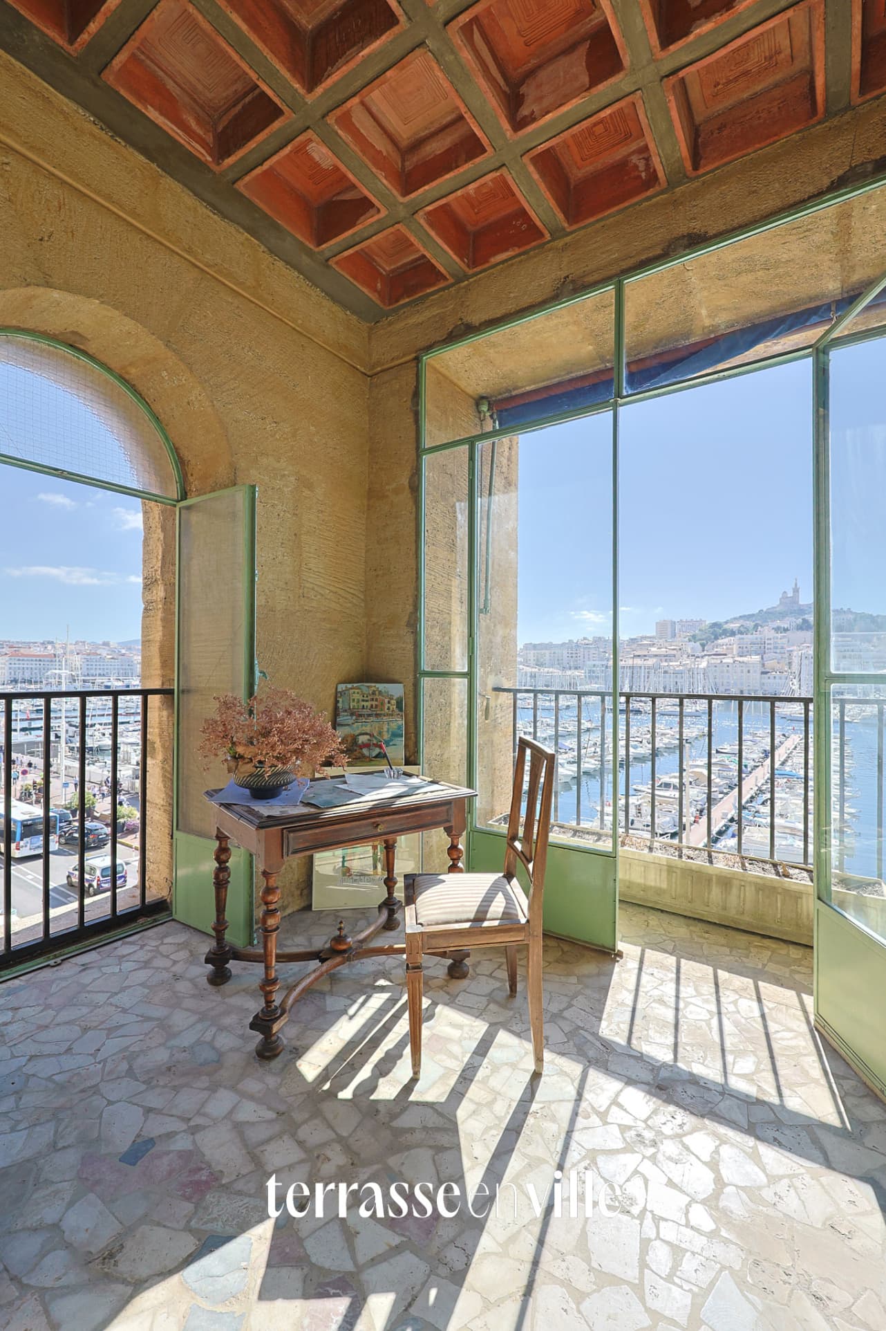VIEUX PORT T4 150 M2 - TERRASSE - VUE NOTRE DAME DE LA GARDE - 1 550 000 € - 2
