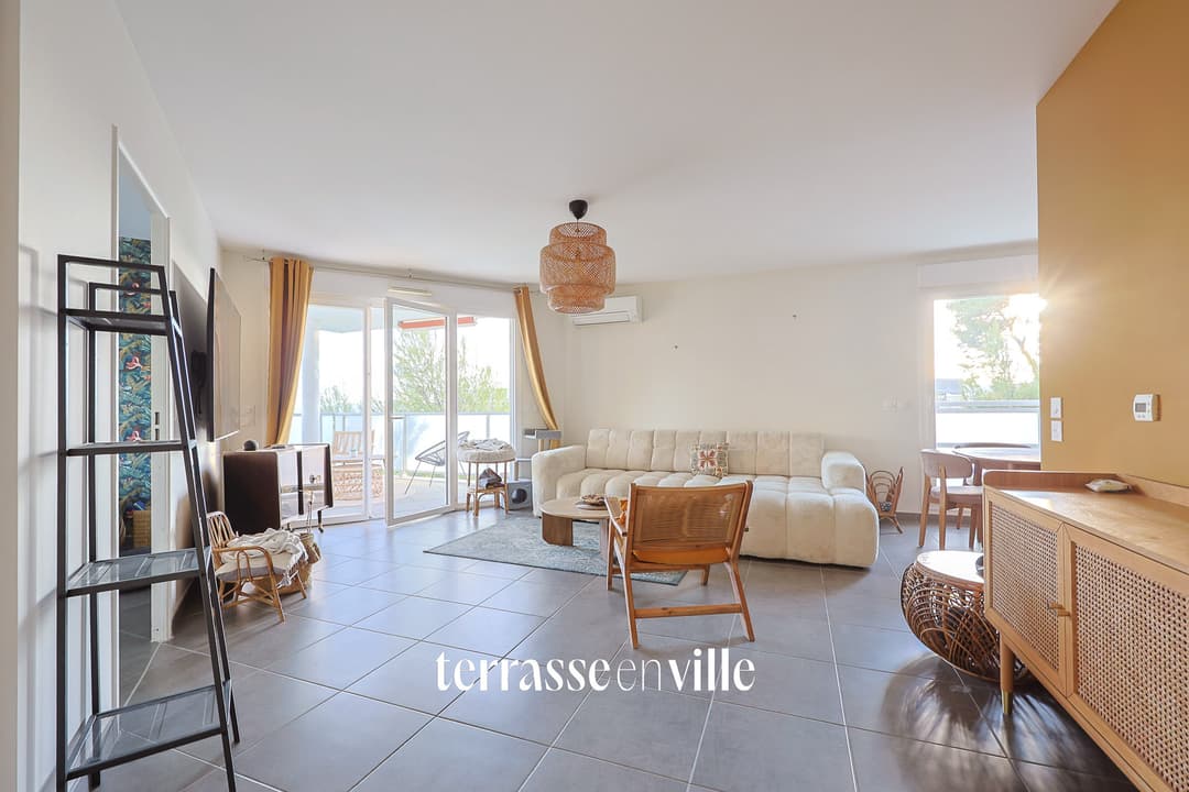 ST MITRE - APPARTEMENT T4 - 86M2 - TERRASSE 25M2 - DOUBLE BOX