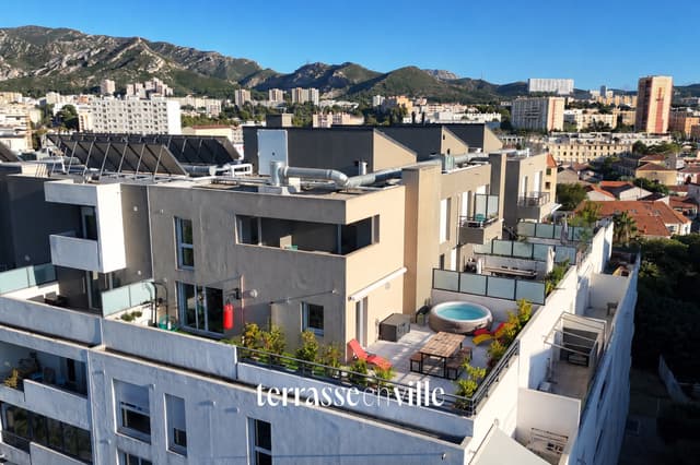 LA CAPELETTE - APPARTEMENT T3 - DERNIER ETAGE - TERRASSES - PARKING - 285 000€