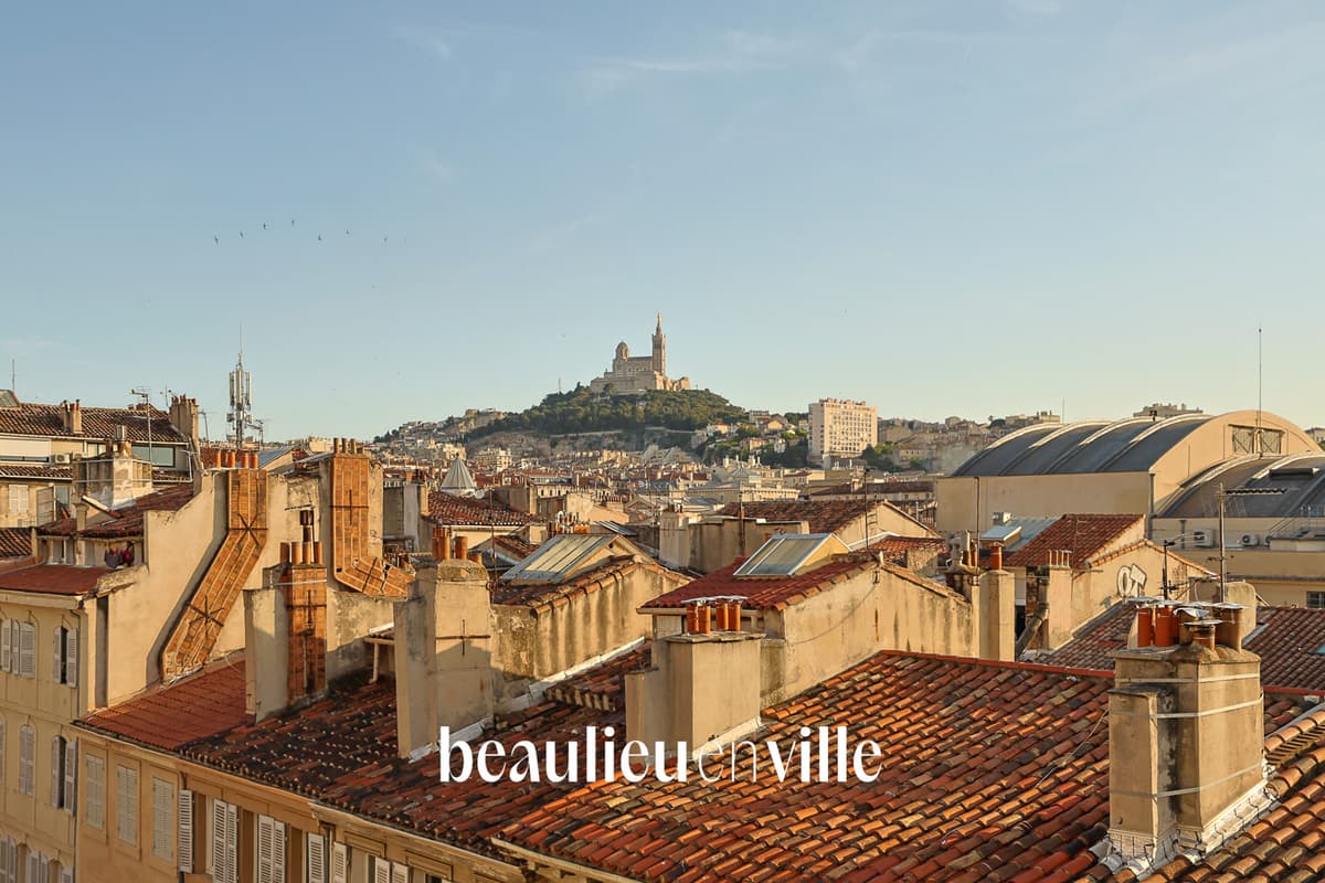 EXCLUSIVITE - VIEUX-PORT - T2 - BALCON - VUE - 230 000 € - 1