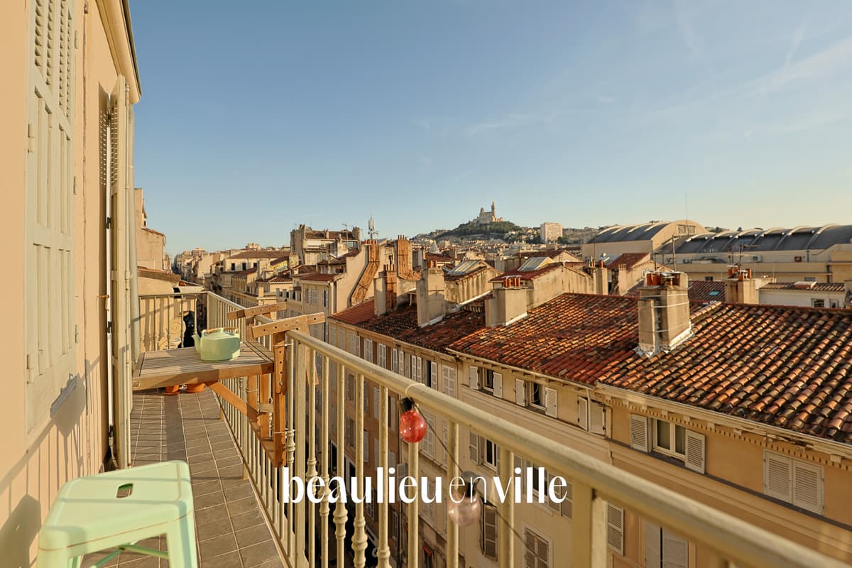 EXCLUSIVITE - VIEUX-PORT - T2 - BALCON - VUE - 230 000 €