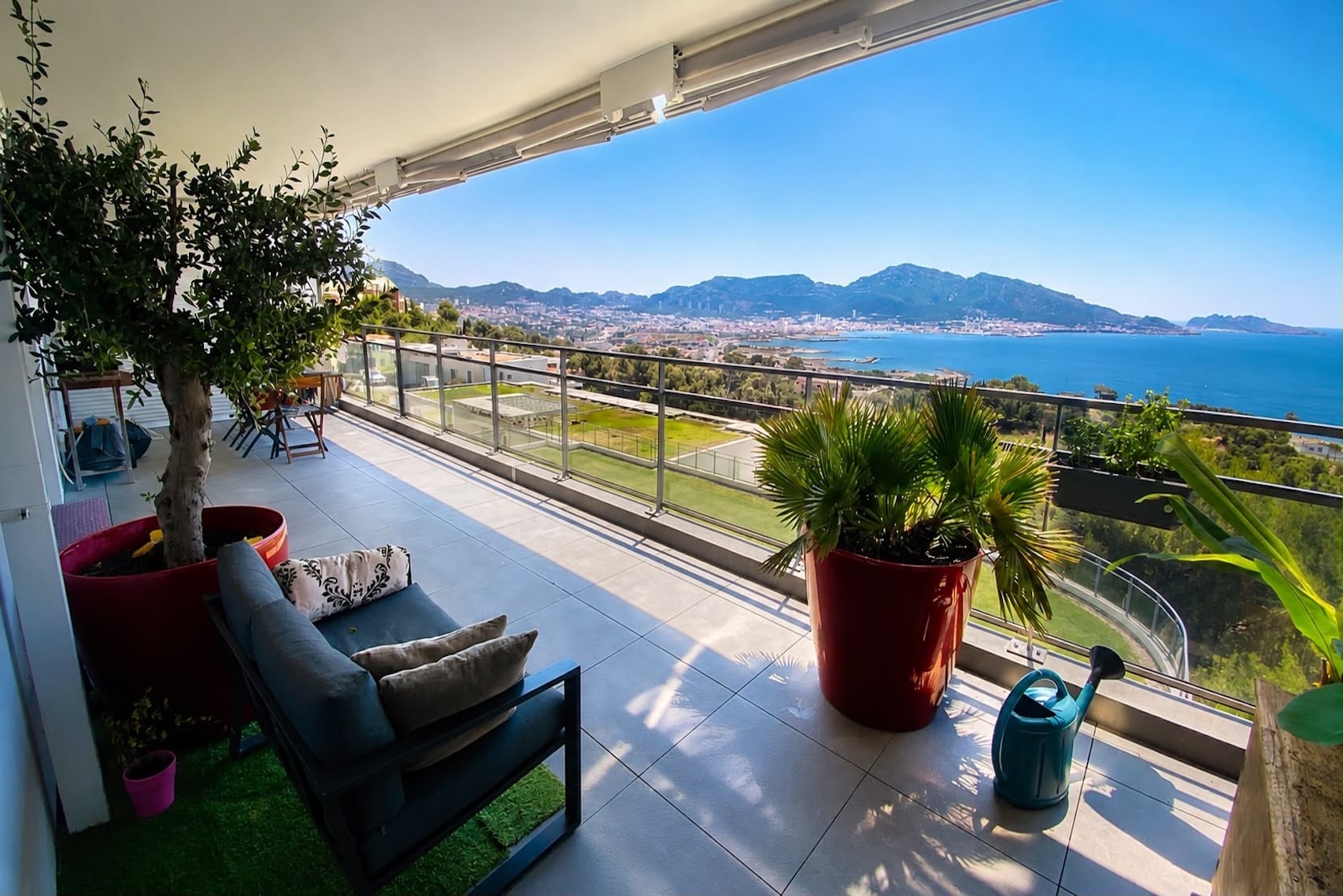 EXCLUSIVITE - LES ALPILLES - T4 - TERRASSE - VUE MER - GARAGE EN SUS - 1 050 000 €