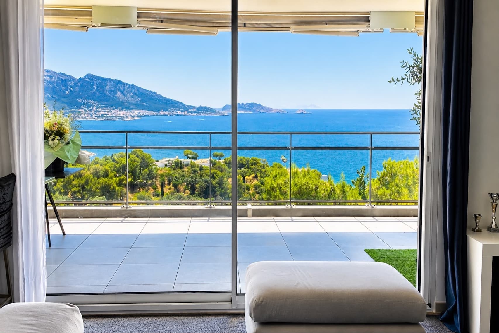 EXCLUSIVITE - LES ALPILLES - T4 - TERRASSE - VUE MER - GARAGE EN SUS - 1 050 000 € - 2
