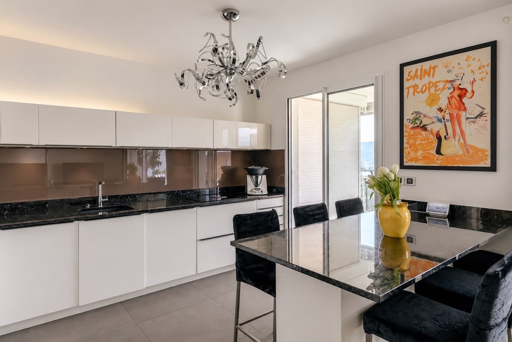 EXCLUSIVITE - LES ALPILLES - T4 - TERRASSE - VUE MER - GARAGE EN SUS - 1 050 000 € - 4