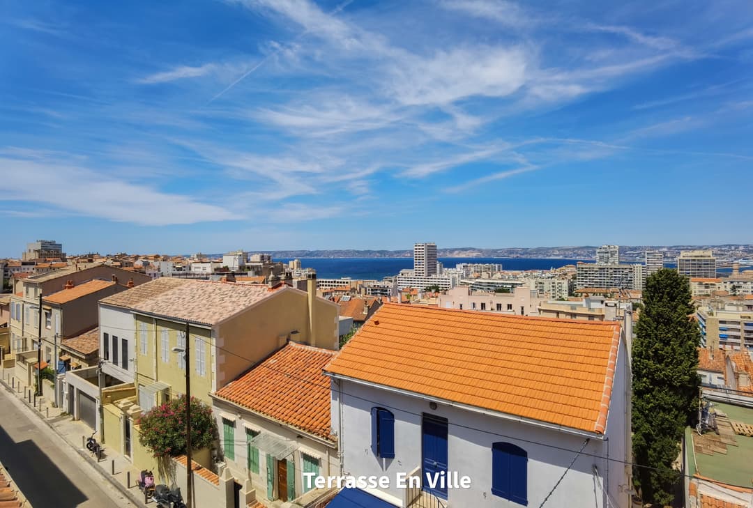 13007, Endoume, Type 2 rénové par architecte de 45 m2, Vue mer / 1280€