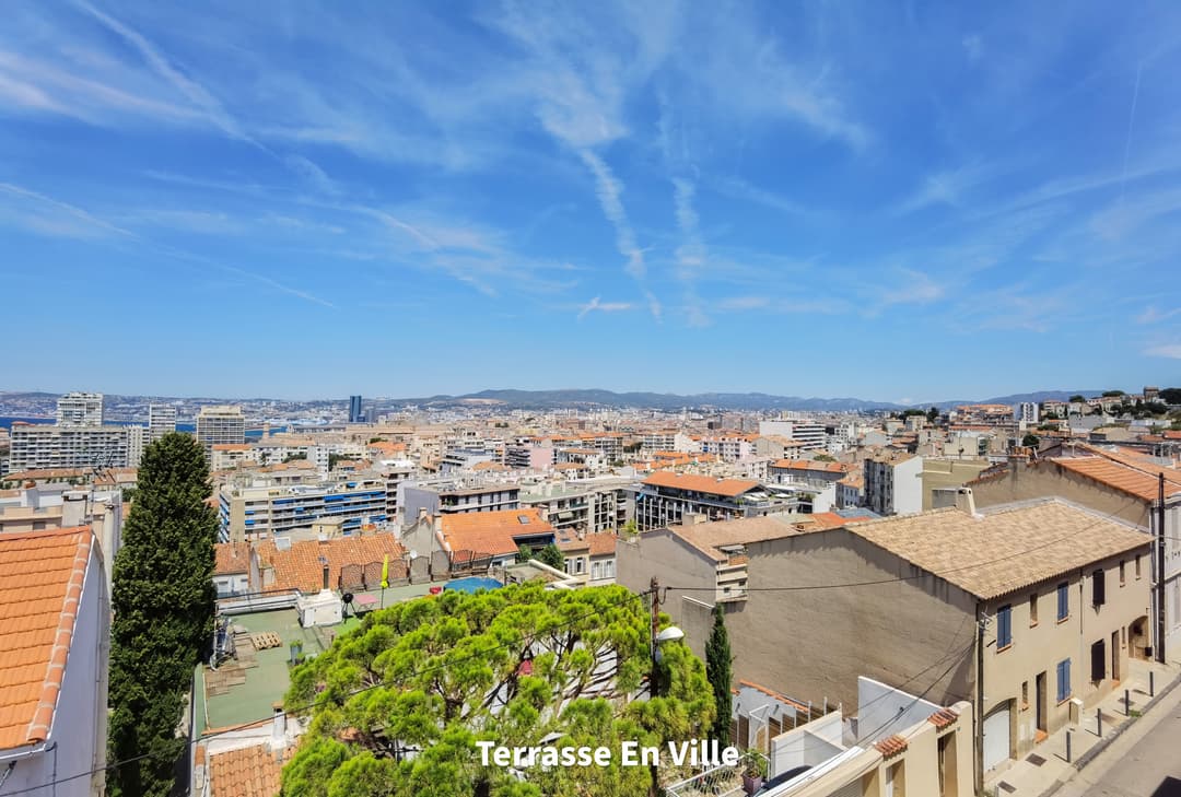 13007, Endoume, Type 2 rénové par architecte de 45 m2, Vue mer / 1280€