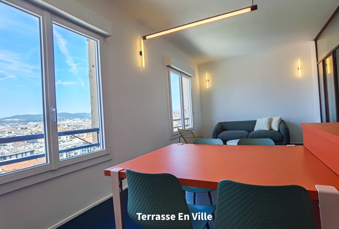 13007, Endoume, Type 2 rénové par architecte de 45 m2, Vue mer / 1280€
