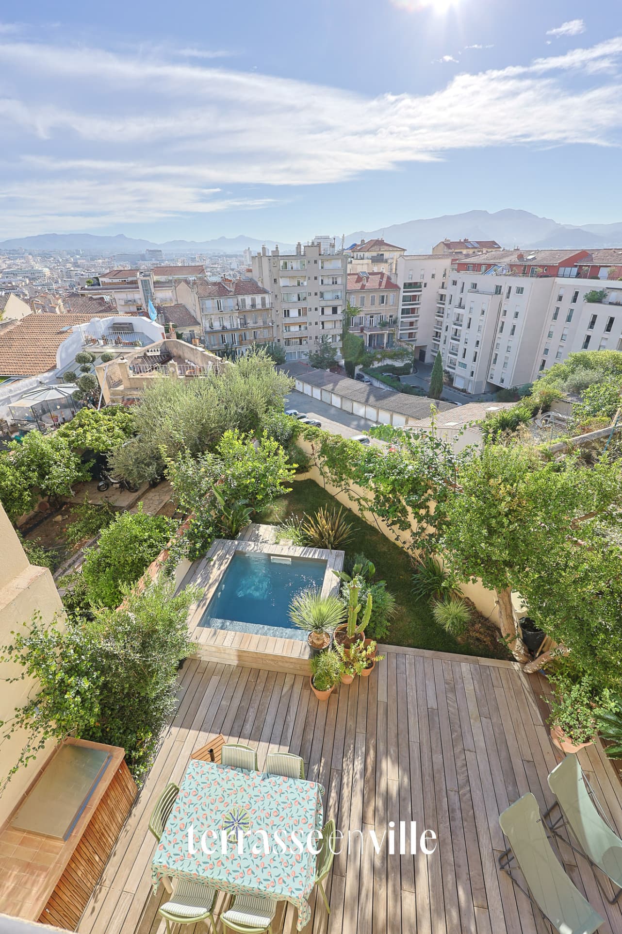 VAUBAN - MAISON INDIVIDUELLE - VUE - PISCINE - 1 450 000 EUROS - 6
