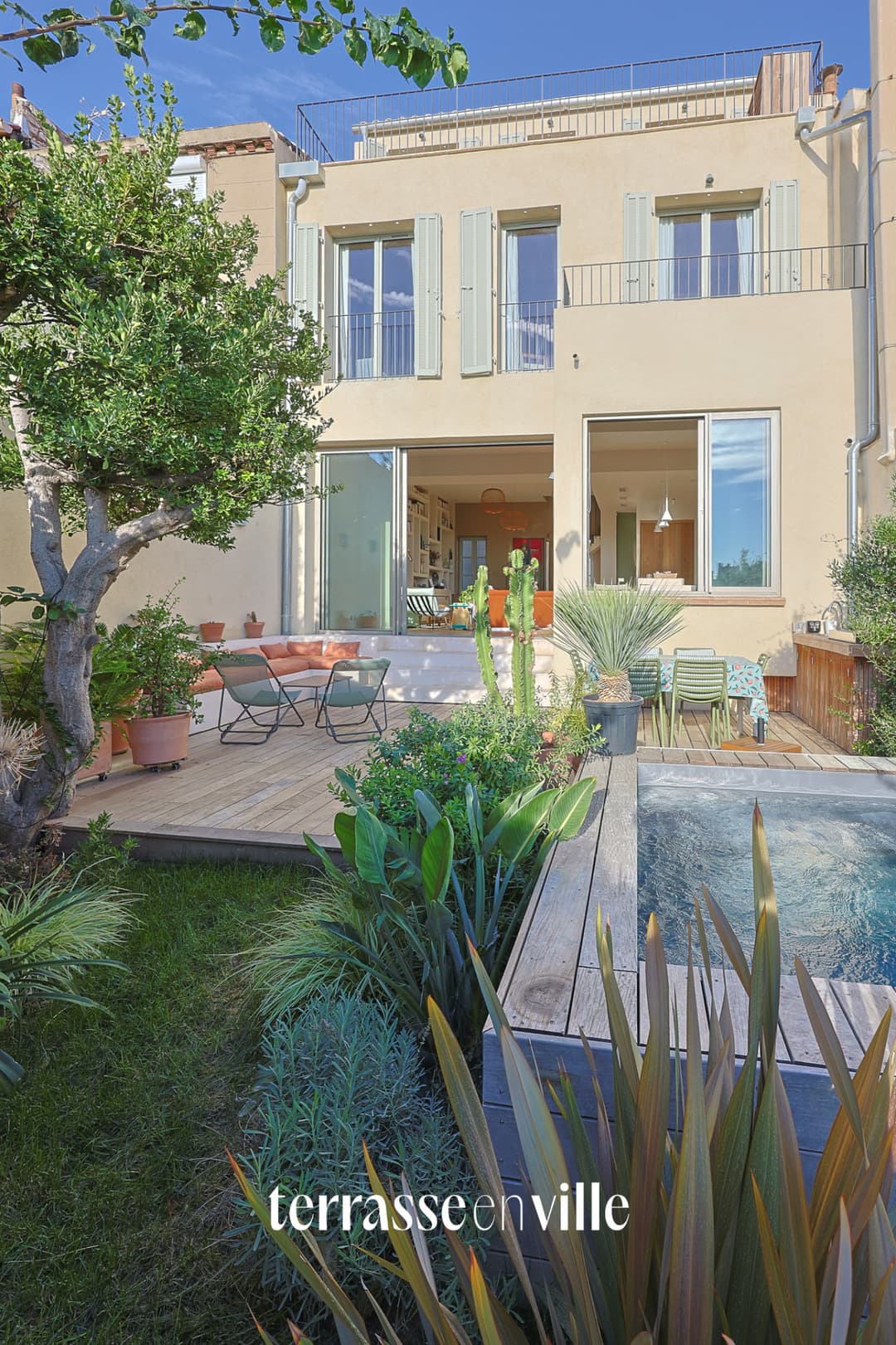 VAUBAN - MAISON INDIVIDUELLE - VUE - PISCINE - 1 450 000 EUROS