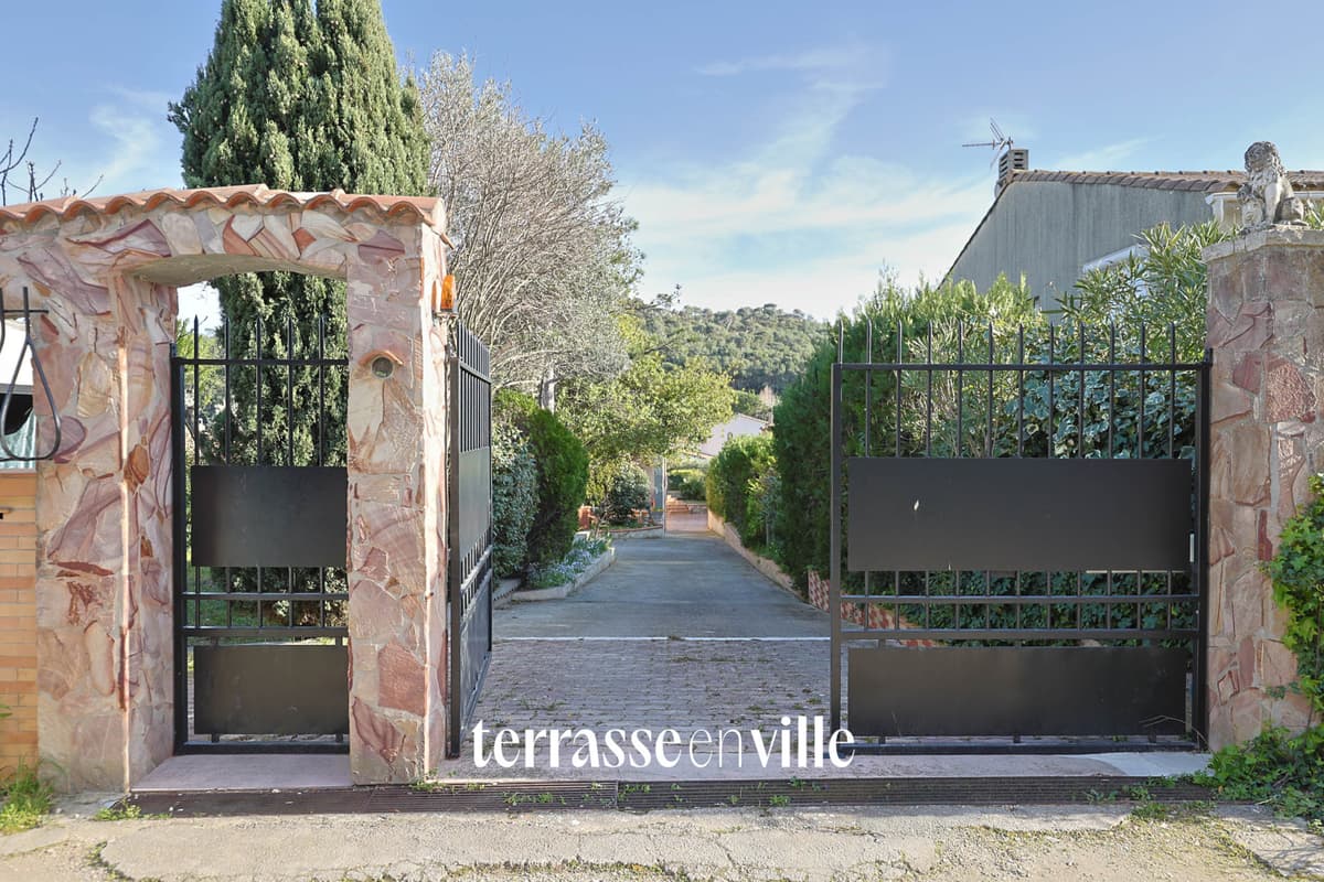 LE ROVE - MAISON 218m2 - TERRASSES - JARDIN - 660 000€