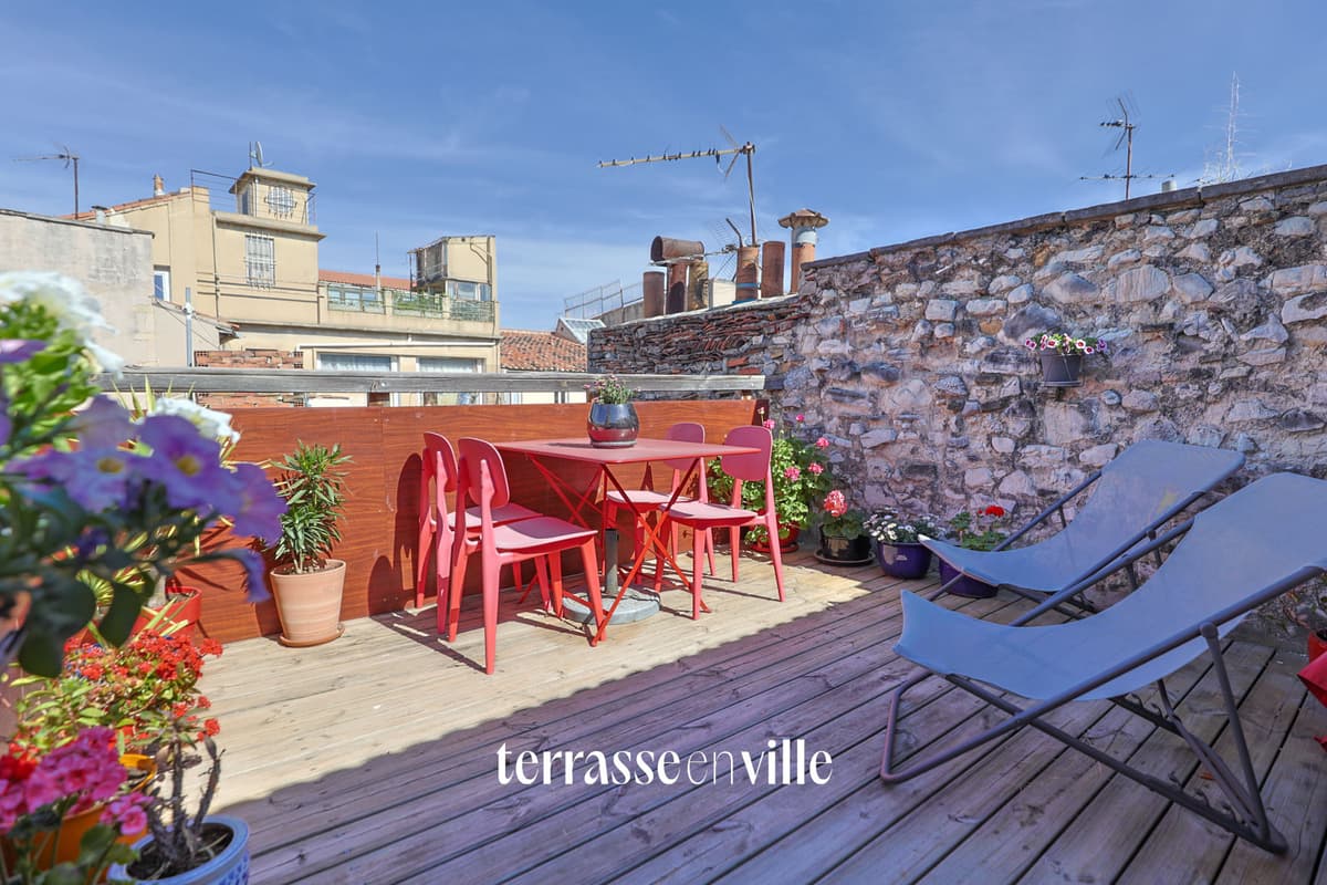 EXCLUSIVITÉ OPERA - VIEUX PORT DERNIER ETAGE T2/3 56 M2 - TOIT TERRASSE - 300 000 € - 1