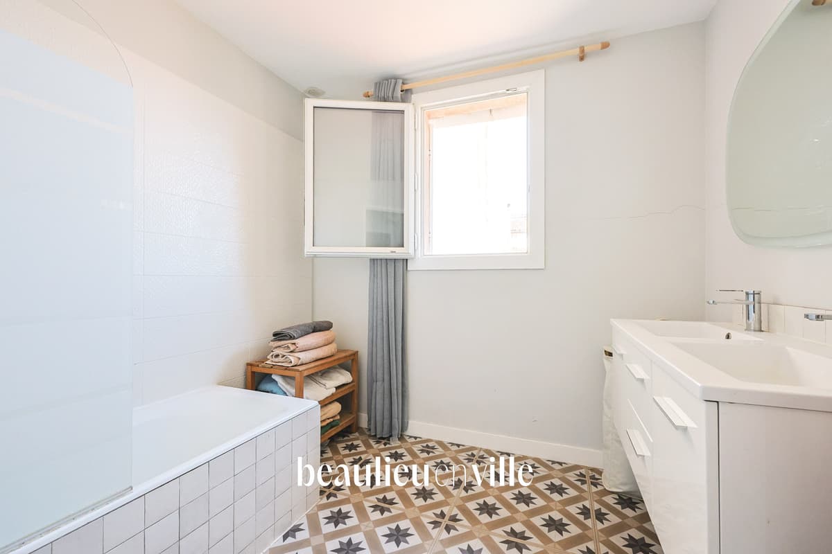 EXCLUSIVITÉ - CASTELLANE - LODI - T3 TRAVERSANT - 66 M2 - 240 000 € - 5