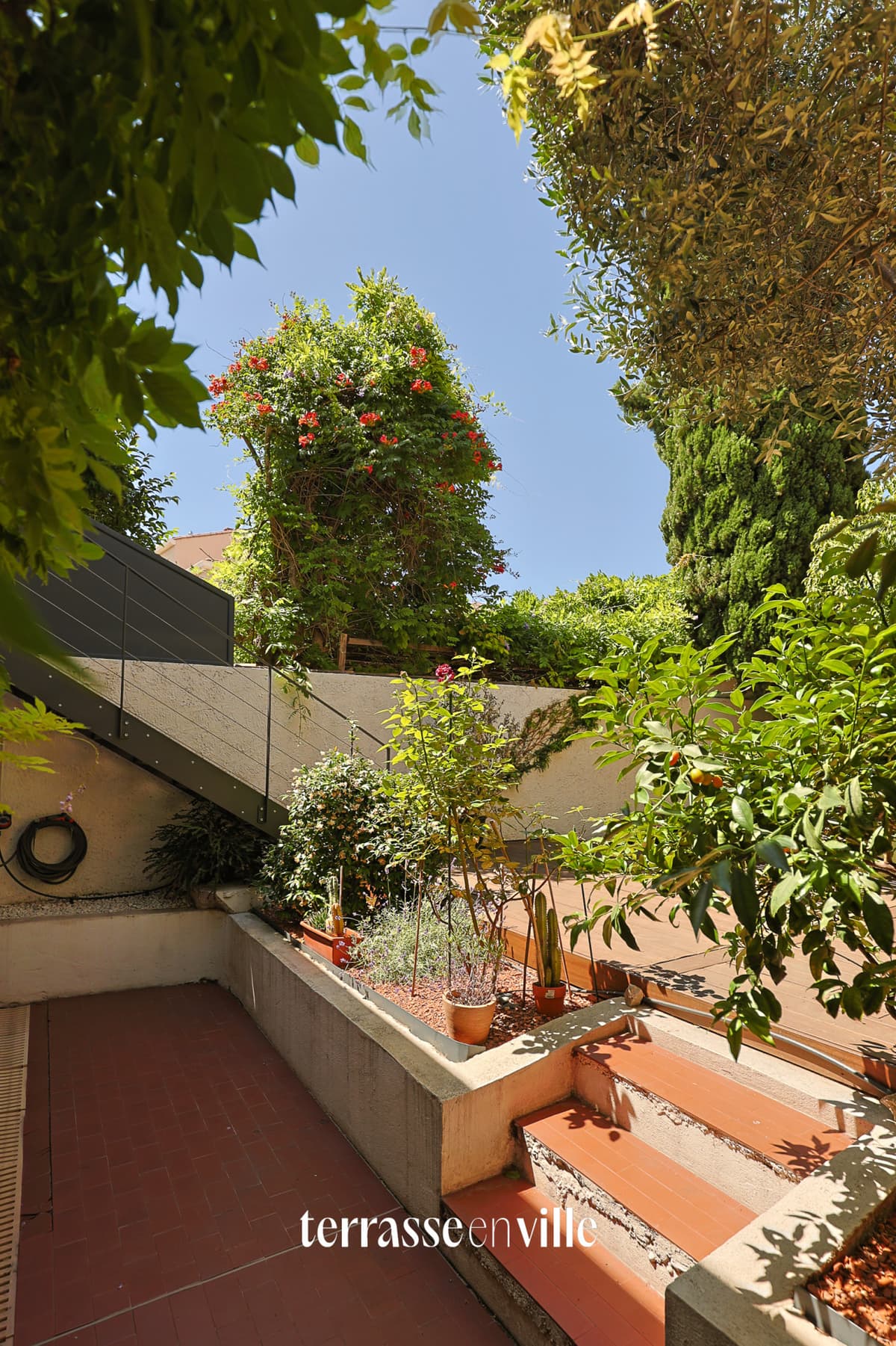 EXCLUSIVITÉ - BAILLE - MAISON - JARDIN - GARAGE - 585 000 EUROS - 4