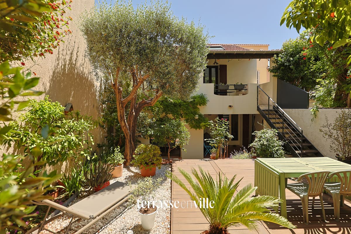 EXCLUSIVITÉ - BAILLE - MAISON - JARDIN - GARAGE - 585 000 EUROS - 1