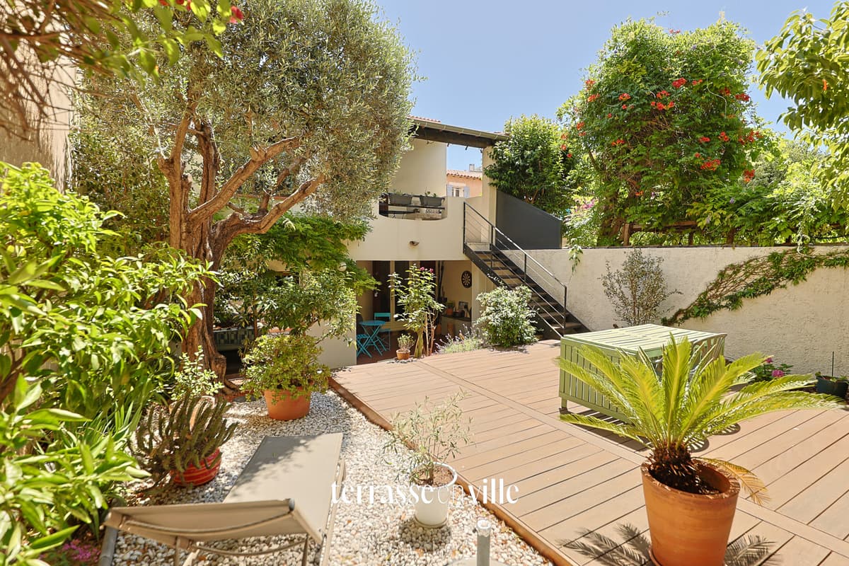 EXCLUSIVITÉ - BAILLE - MAISON - JARDIN - GARAGE - 585 000 EUROS