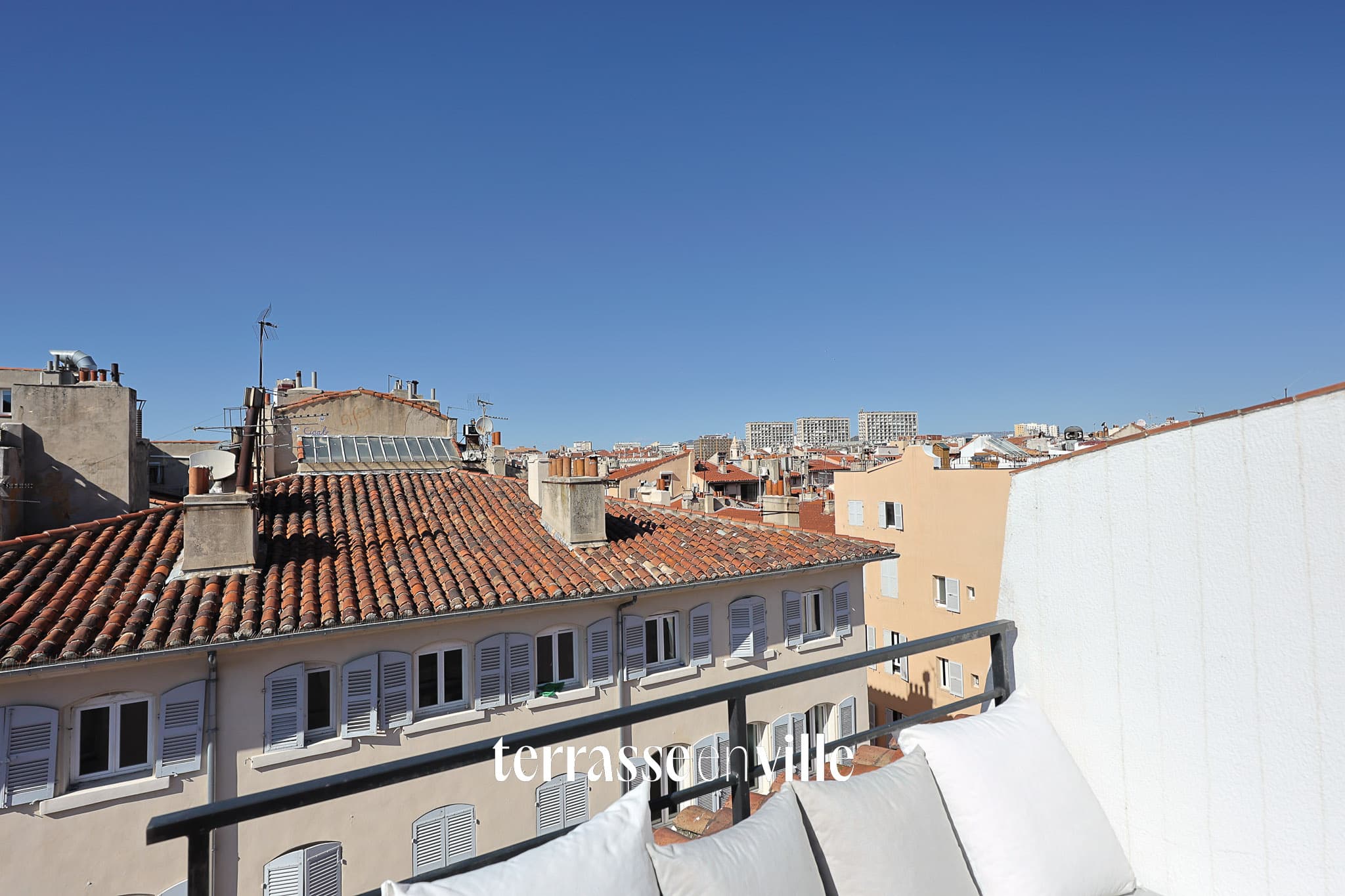 SOUS OFFRE VIEUX PORT/PLACE THIARS - LOFT T2/3 - TROPEZIENNE - VUE - 430 000€ - 2
