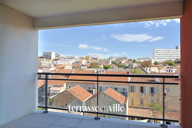 EXCLUSIVITE - CHARTREUX- T2 - 47M2 - DERNIER ETAGE - TERRASSE- 10M2 - PARKING - 200 000 €