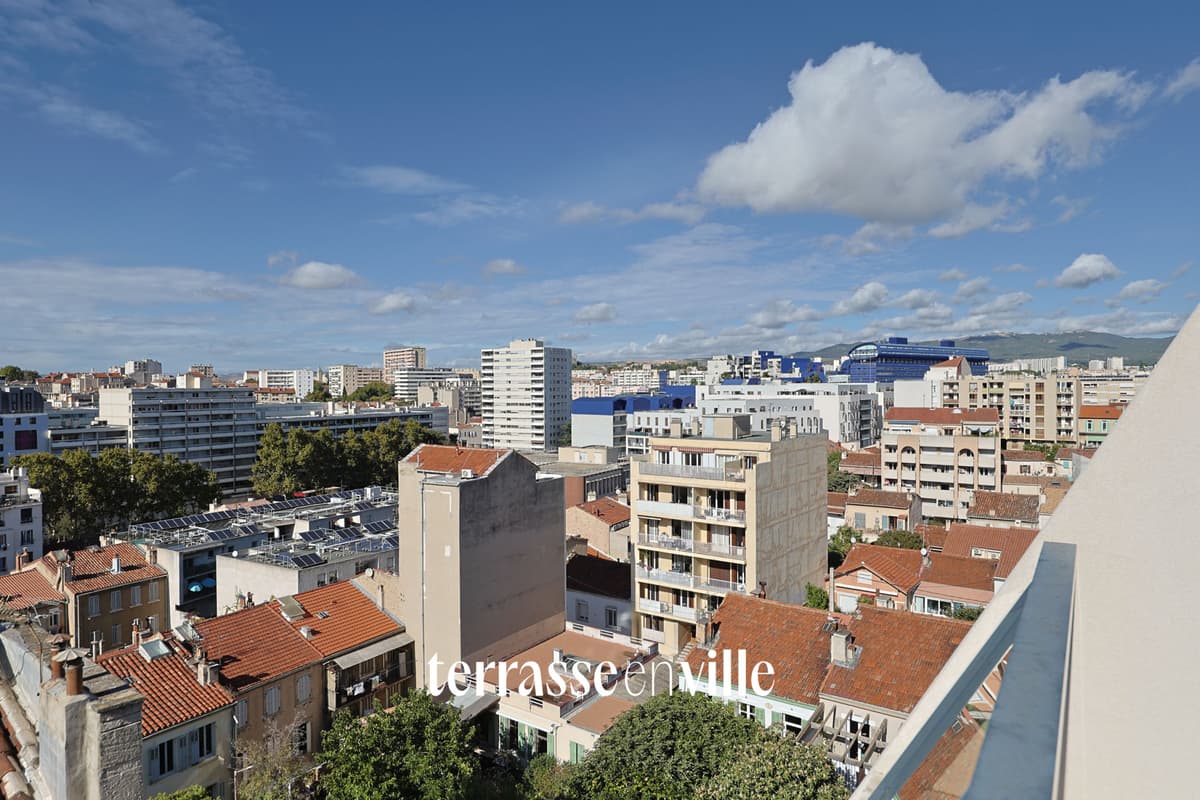 EXCLUSIVITE - CHARTREUX- T2 - 47M2 - DERNIER ETAGE - TERRASSE- 10M2 - PARKING - 200 000 € - 2