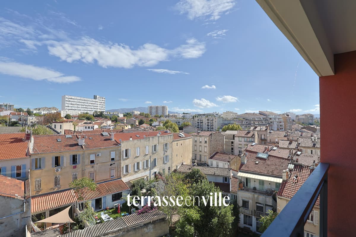 EXCLUSIVITE - CHARTREUX- T2 - 47M2 - DERNIER ETAGE - TERRASSE- 10M2 - PARKING - 200 000 € - 6