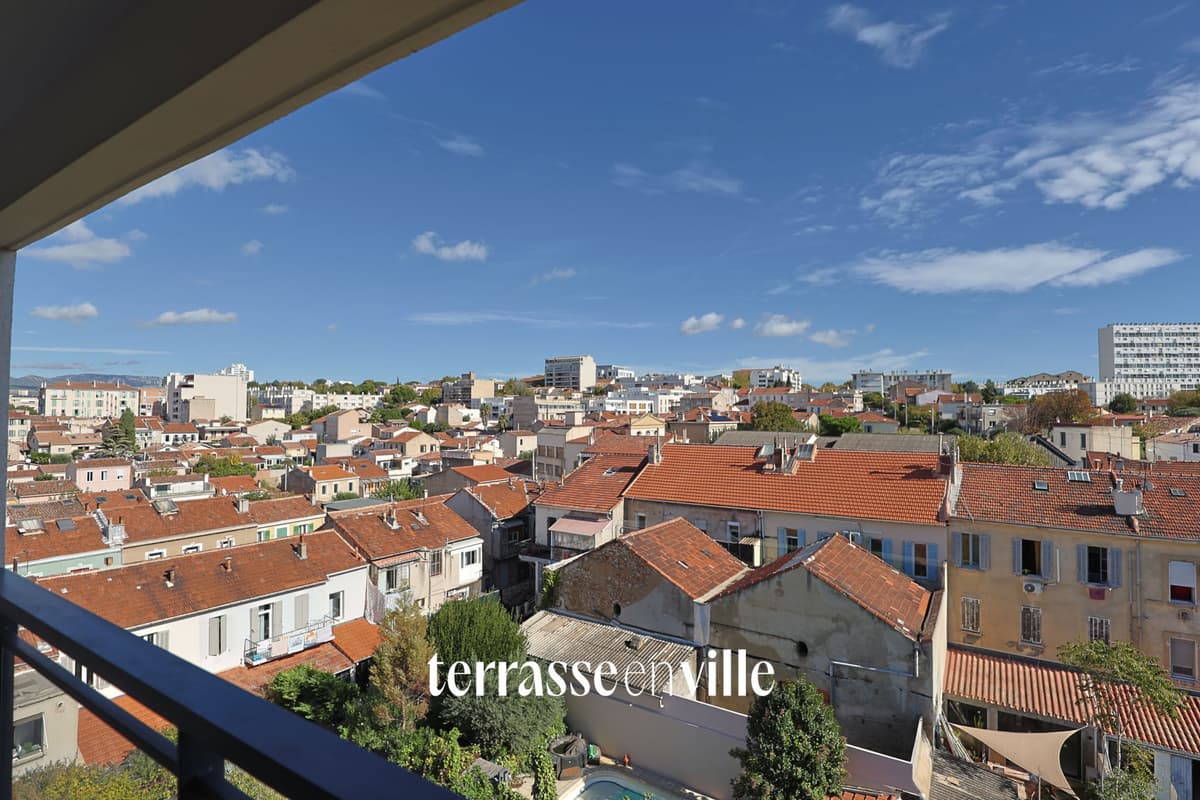 EXCLUSIVITE - CHARTREUX- T2 - 47M2 - DERNIER ETAGE - TERRASSE- 10M2 - PARKING - 200 000 € - 5