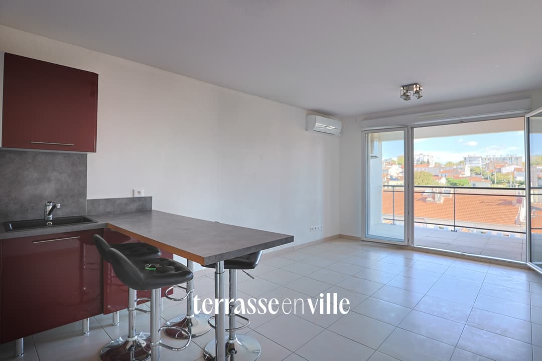 SOUS OFFRE - EXCLUSIVITE - CHARTREUX- T2 - 47M2 - DERNIER ETAGE - TERRASSE- 10M2 - PARKING - 200 000 €