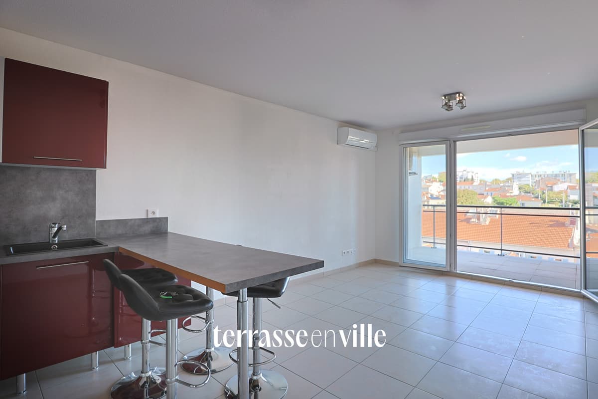 EXCLUSIVITE - CHARTREUX- T2 - 47M2 - DERNIER ETAGE - TERRASSE- 10M2 - PARKING - 200 000 € - 1