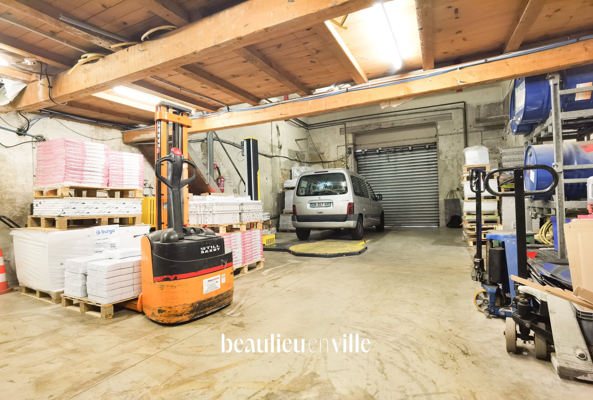LOCAL COMMERCIAL 226 m2 GARAGE + MEZZANINE + BUREAUX MARSEILLE
