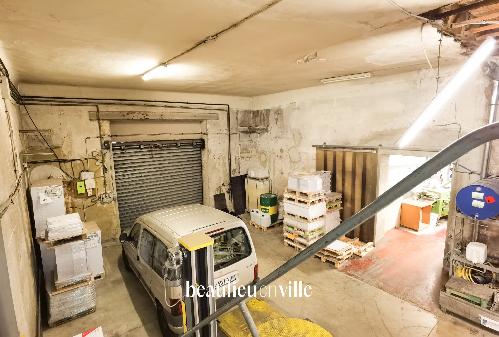 LOCAL COMMERCIAL 226 m2 GARAGE + MEZZANINE + BUREAUX MARSEILLE - 2