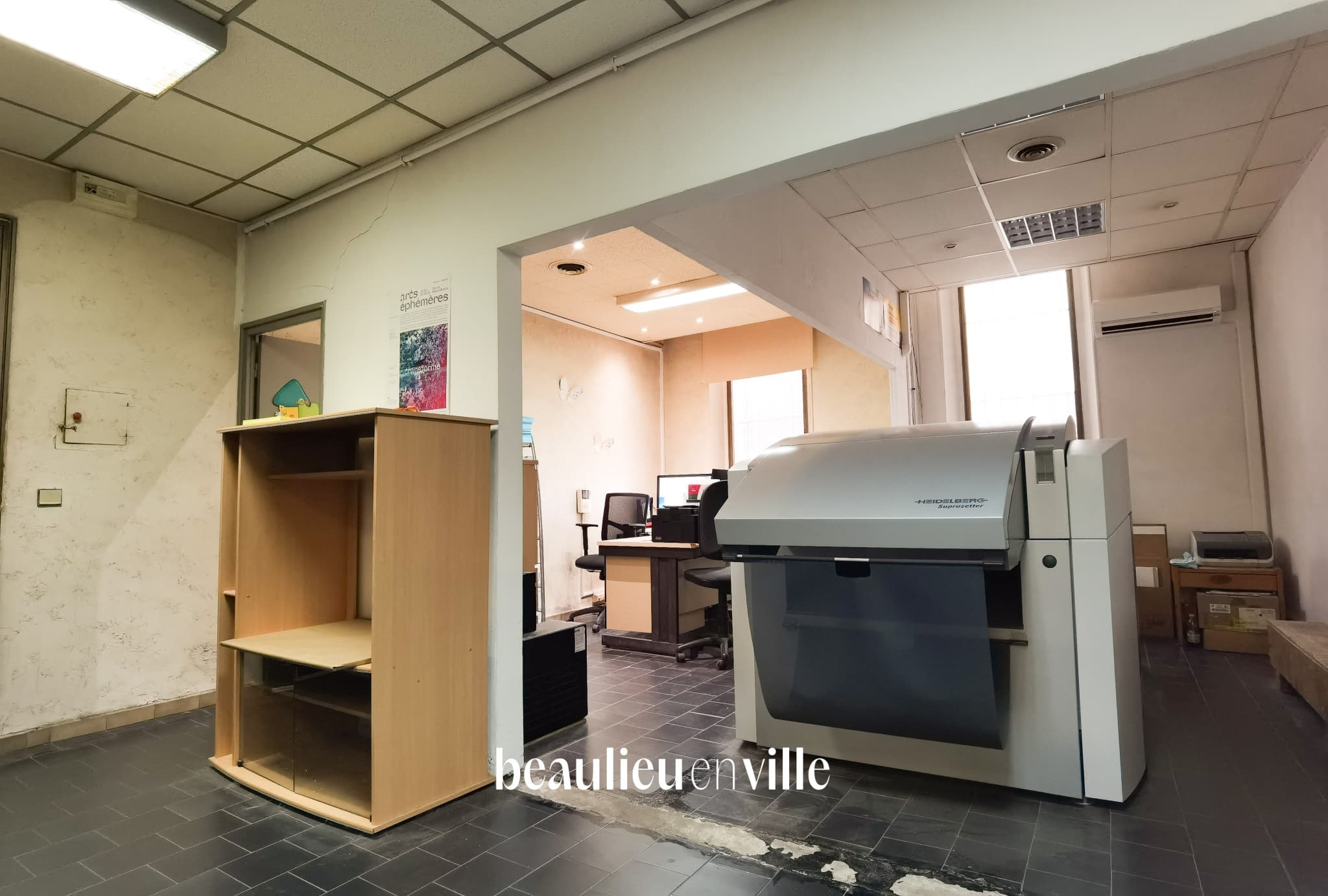 LOCAL COMMERCIAL 226 m2 GARAGE + MEZZANINE + BUREAUX MARSEILLE - 4