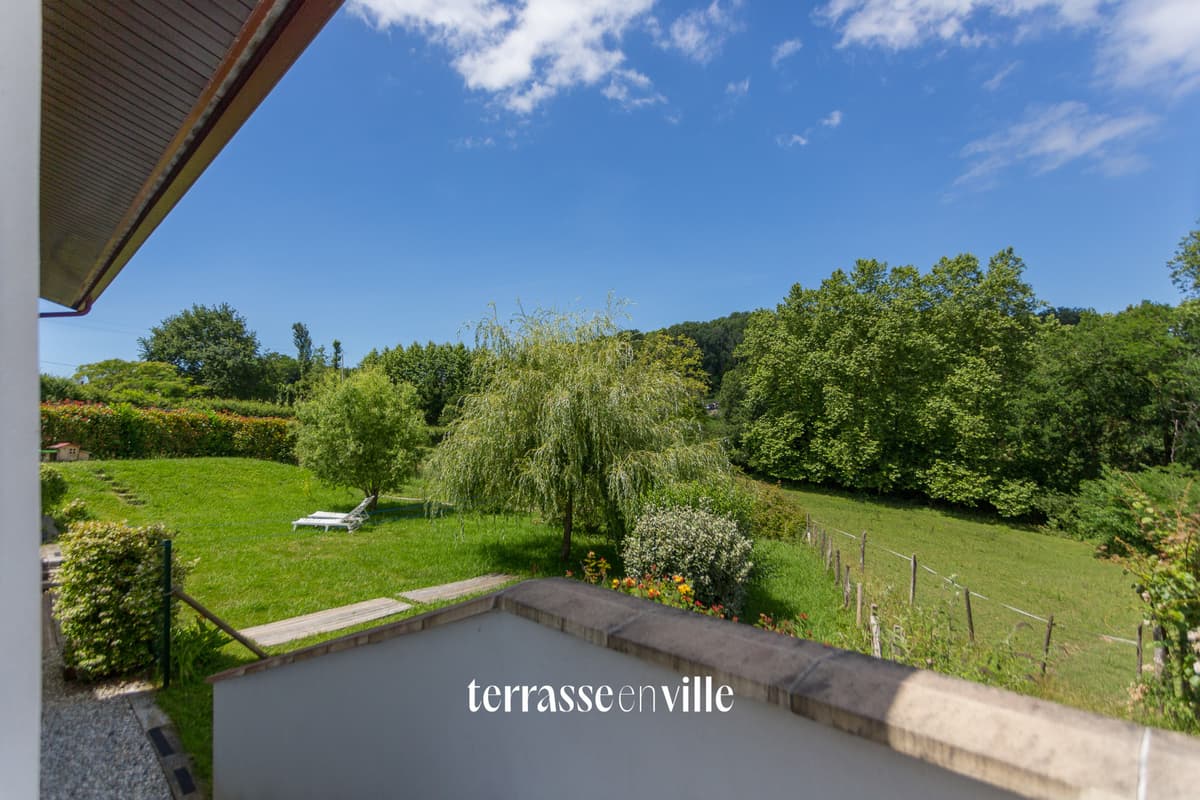 VILLEFRANQUE MAISON CONTEMPORAINE DE PLAIN-PIED SUR PARCELLE DE 1 096 M2 - 630 000€ - 2